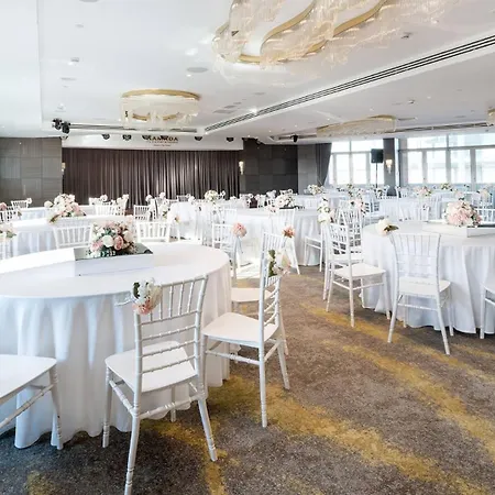 Ramada Plaza By Wyndham Center (adults Only) Szálloda