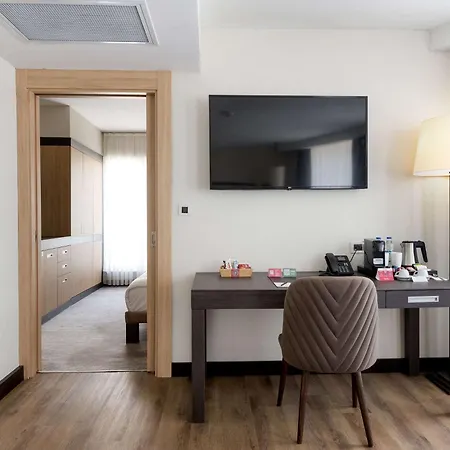 Ramada Plaza By Wyndham Center (adults Only) Szálloda