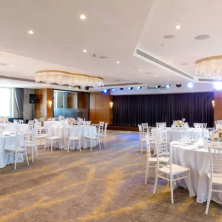 Ramada Plaza By Wyndham Center (adults Only) ホテル