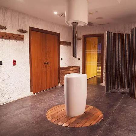 Ramada Plaza By Wyndham Center (adults Only) Стамбул