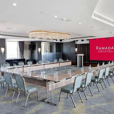 호텔 Ramada Plaza By Wyndham Center (adults Only) 5*