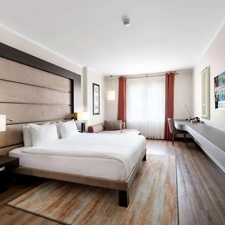 Ramada Plaza By Wyndham Center (adults Only) Hotel