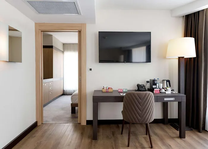 Ramada Plaza By Wyndham Center (adults Only) Hotel