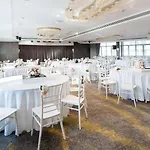 Ramada Plaza By Wyndham Center (adults Only) Hotell