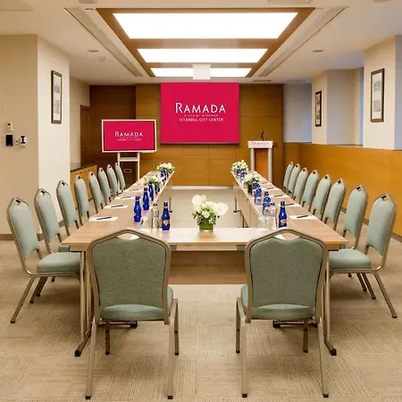 Ramada Plaza By Wyndham Center (adults Only) Hotel