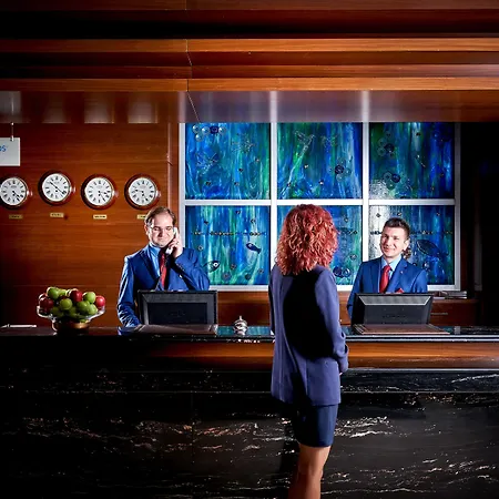 Ramada Plaza By Wyndham Center (adults Only)