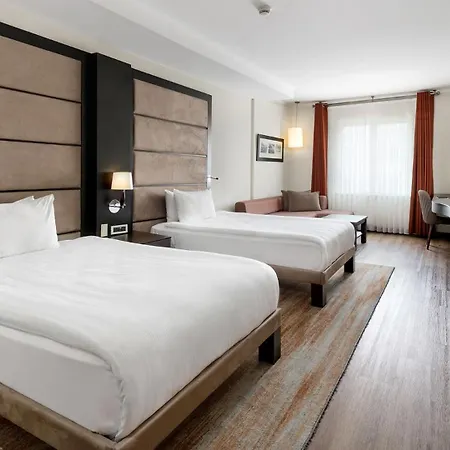 Ramada Plaza By Wyndham Center (adults Only) Hotel